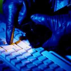 Hacker Lumpuhkan Situs Pakar Komputer