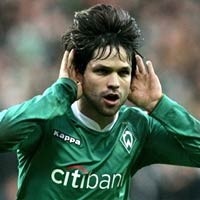 Bremen Menang Telak, Hamburg Tertahan