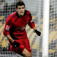 Leverkusen & Nurnberg Beda Jalan