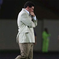 Ekuador Terpuruk, Suarez Mundur