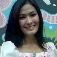 Iis Dahlia Puaskan Suami Lewat Barbel