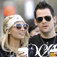 Nicole Richie Nantikan Bayi Laki-laki