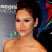 Bunga Citra Lestari Digandeng Ari Lasso