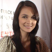 Luna Maya Cari Uang untuk Perang