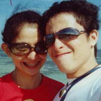 Sarah Vi Diduga Lesbi, Suami Curhat (2)