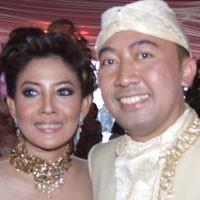 Peggy Biasa Pisah Rumah dari Suami