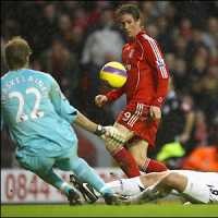 Liverpool Pesta Gol di Anfield