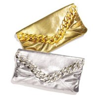 Bergaya dengan Girlie Chains 