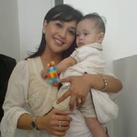 Paramitha Rusady Sebulan Sekali Imunisasi Anak