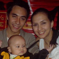 Donna Agnesia-Darius Natal di Australia