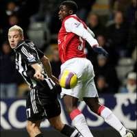 Arsenal Diimbangi Newcastle