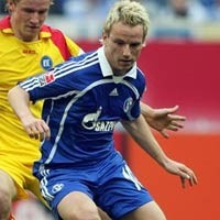 Ber-dugem, Dua Pemain Schalke Dihukum