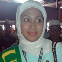 Diah Permatsari Naik Haji, Tinggalkan Suami