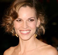 Kawat Gigi Bikin Hilary Swank Nyaris Buta