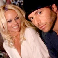 Pamela Anderson Gugat Cerai Suami ke-3