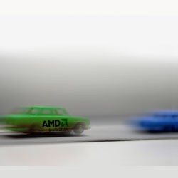 Sempat Terpleset, AMD Kebut Kejar Intel 