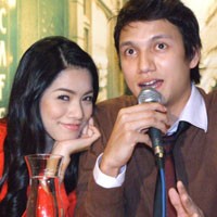 Titi Kamal Nikmati Tari Perut Bareng Pacar