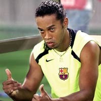 Ronaldinho Kembali Digoda Milan 