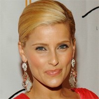 Nelly Furtado Lepas Masa Lajang