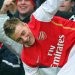 Bendtner Menangkan Arsenal