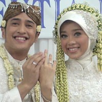 Istri Irfan Hakim Hamil 5 Bulan
