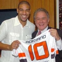 Dilepas Inter, Adriano Diperkenalkan Sao Paulo