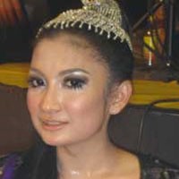 Natalie Sarah Hamil Manja 