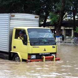 Banjir Madiun Lumpuhkan 1.500 Telepon dan Speedy