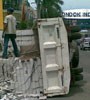 Truk Batako Terguling di Pondok Indah