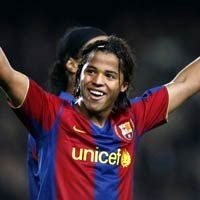 Dos Santos Mulai Curi Perhatian