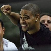 Banyak-banyaklah Berdoa, Adriano!