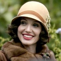 Angelina Jolie Berdamai dengan Ayah