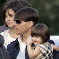 Putri Tom Cruise Dilirik Jadi Beruang Kutub