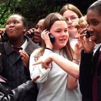 Perancis Peringatkan Penggunaan Ponsel Pada Anak