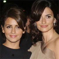 Penelope Cruz Cumbu Aktris di Video Klip