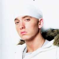Eminem Bangkit dari Pneumonia