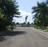 Jogging hingga Berbelanja di Taman Tegallega