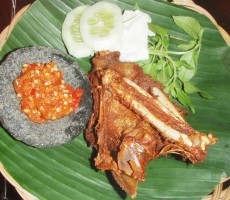 Begor Plus Setan Merah Uedaaan!