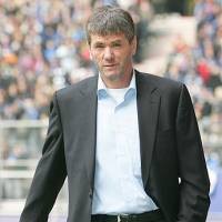 Frankfurt Perpanjang Kontrak Pelatihnya