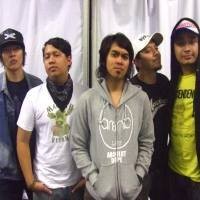 Digaet Band Inggris, Rocket Rockers Incar Otot