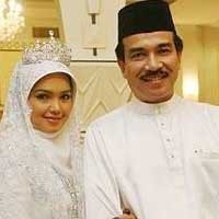 Berkerudung, Siti Nurhaliza Dikritik