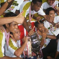 Bonus Setengah M dari Gubernur
