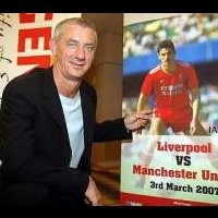 Ian Rush Bela Rafa, Kecam Hicks