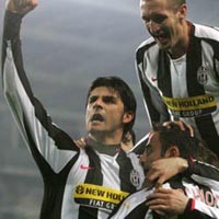 Juve Maju ke Perempat Final