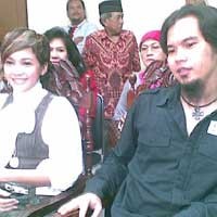 Dhani-Maia Kisruh Lagi Gara-gara Paspor