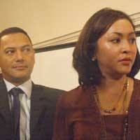 Adjie Massaid Lamar Angelina Sondakh?