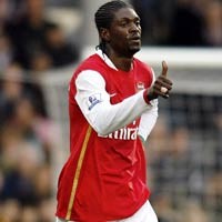 Adebayor Minta Main Lawan Spurs 