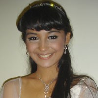 Shireen Sungkar Dilarang Berbaju Ketat