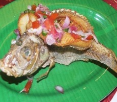 Duahsyatnya Ikan Goreng Plus Sambal Racikan Pak Kwik