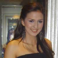 Donna Agnesia Hobi Ngobrol dengan Kursi